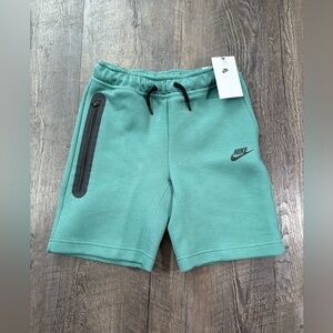 NEW | NIKE Tech Fleece Boys Shorts